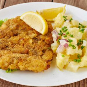 Schnitzel mit Kartoffelsalat