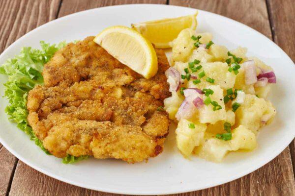 Schnitzel mit Kartoffelsalat